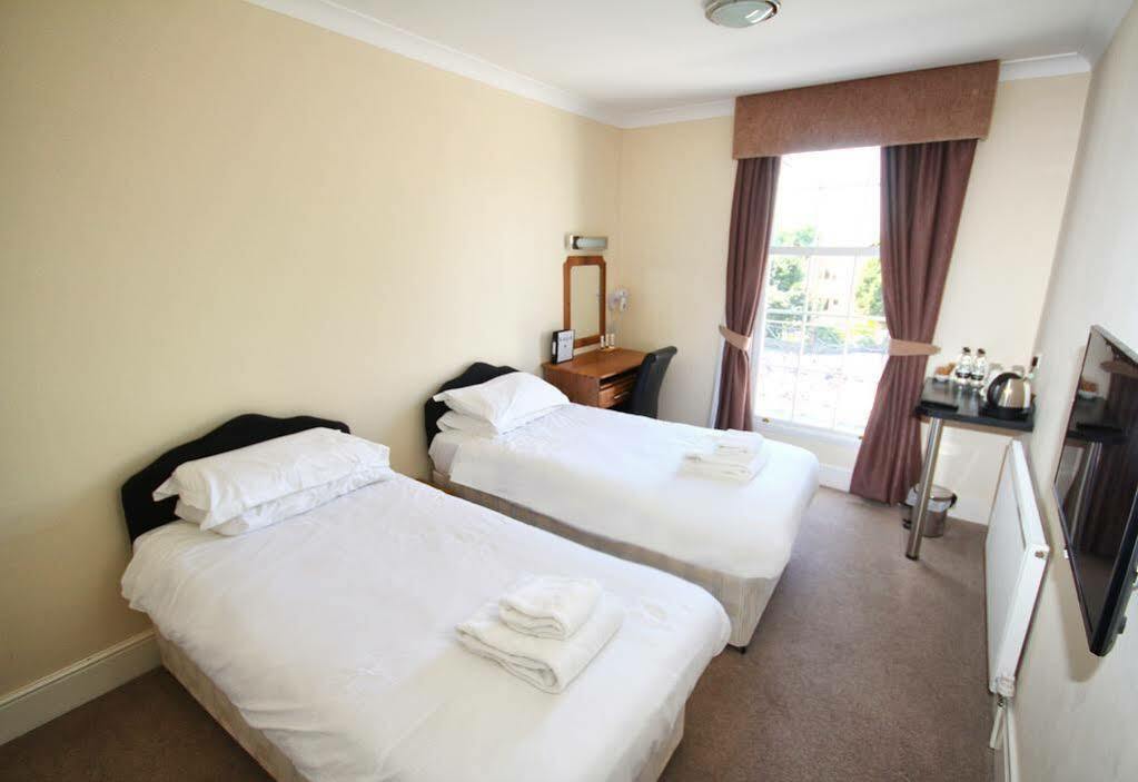 The Lawns Guest House Ретфорд Экстерьер фото